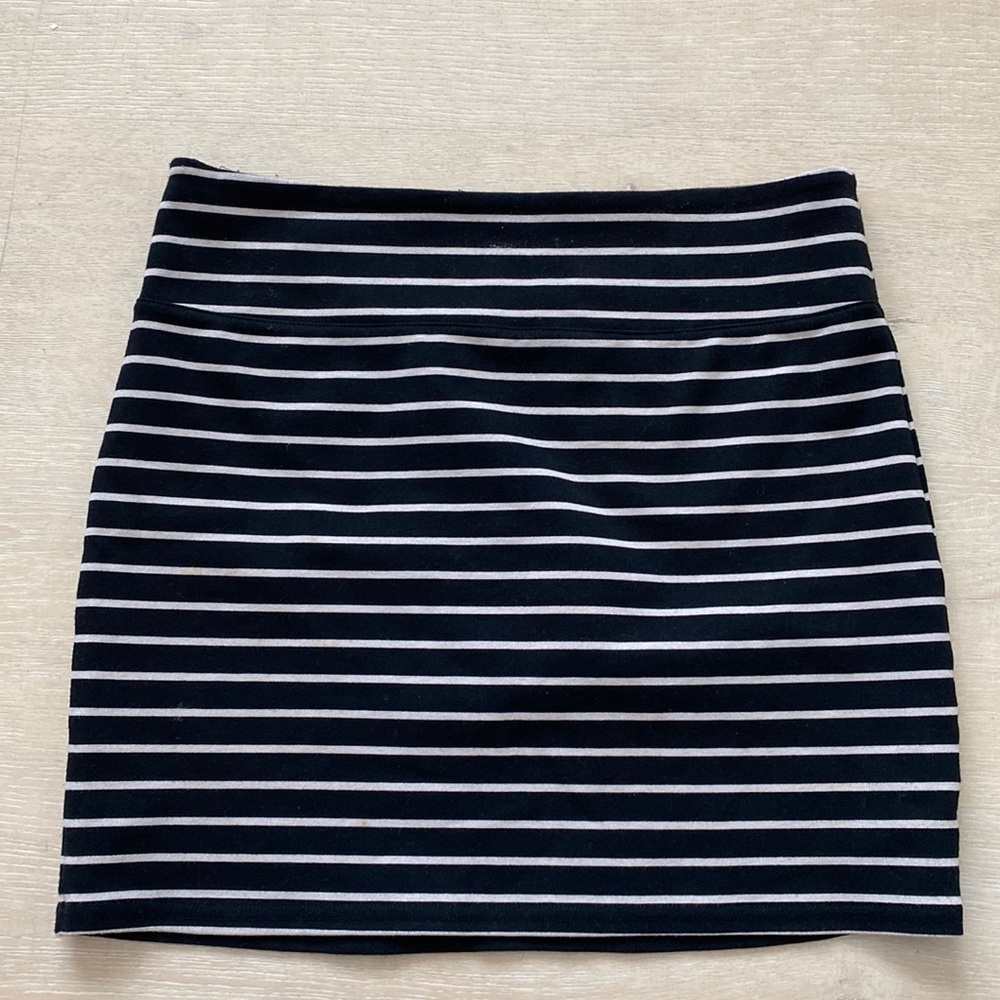 Black and white stripped American Eagle mini skirt.